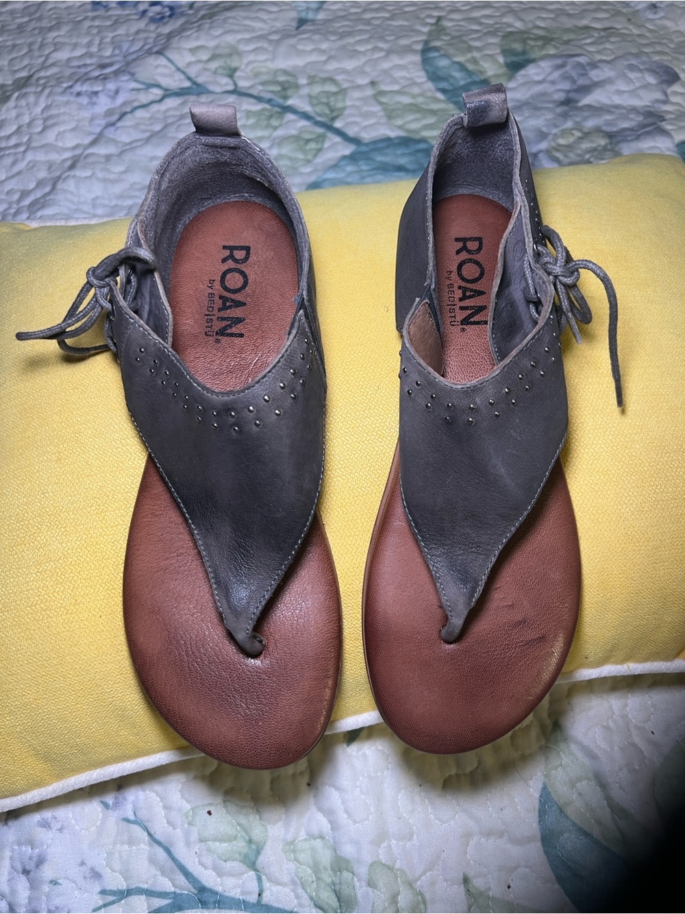 ROAN by bed stü Xandria Gray Leather Thong Sandals